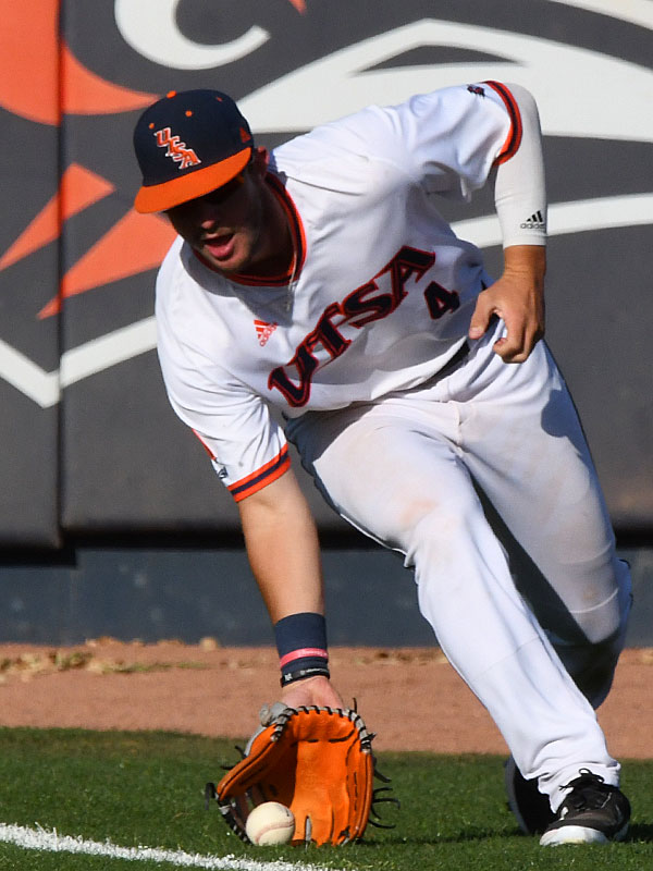 UTSA outfielder Chase Keng playing against Stephen F. Austin on April 6, 2022, at Roadrunner Field. - photo by Joe Alexander
