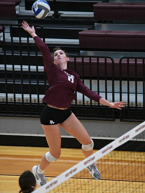 Mackenzie Logan. Trinity volleyball beat Austin College 3-0 (25-15, 25-9, 25-17) on Friday, Oct. 21, 2022, at Trinity's Bell Center. - photo by Joe Alexander