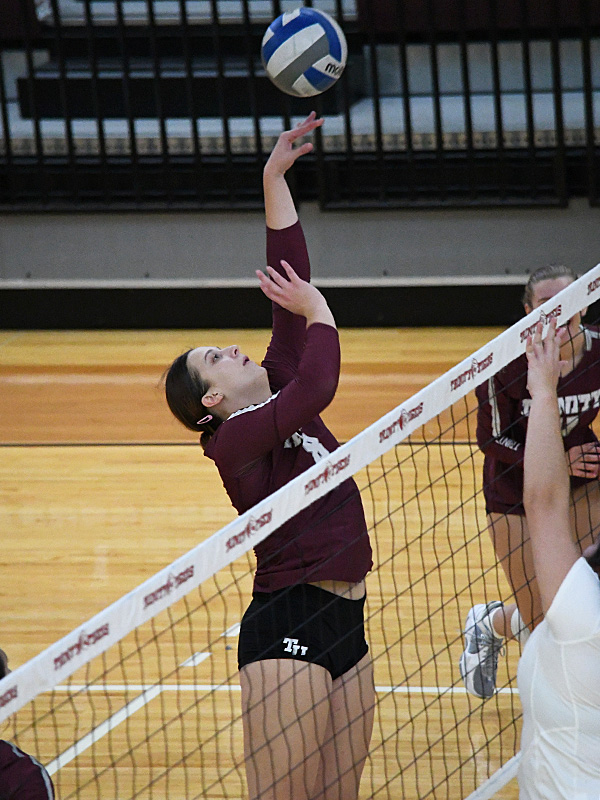 Emily Ellis. Trinity volleyball beat Austin College 3-0 (25-15, 25-9, 25-17) on Friday, Oct. 21, 2022, at Trinity's Bell Center. - photo by Joe Alexander