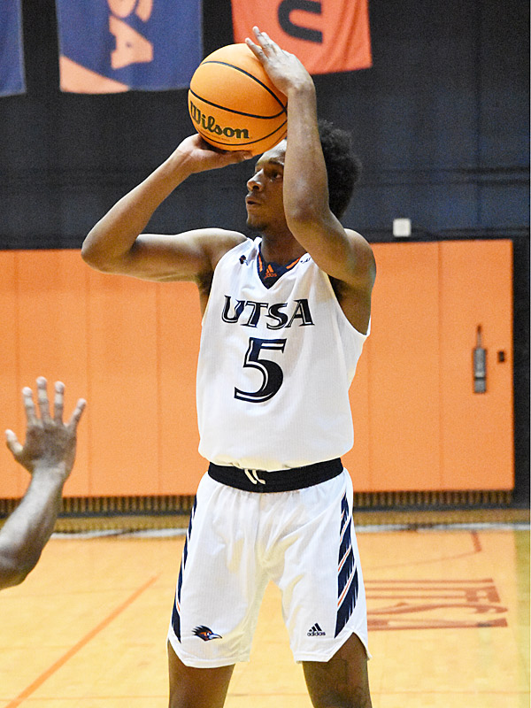 DJ Richards playing for the UTSA men's basketball team against Dartmouth on Nov. 27, 2022, at the Convocation Center. - photo by Joe Alexander