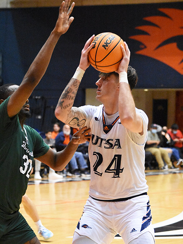 Jacob Germany playing for UTSA men's basketball against Dartmouth on Nov. 27, 2022, at the Convocation Center. - photo by Joe Alexander
