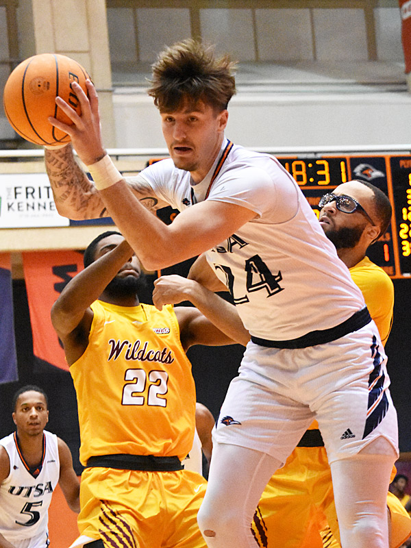 Jacob Germany playing for UTSA men's basketball against Bethune-Cookman on Dec. 18, 2022, at the Convocation Center. - photo by Joe Alexander