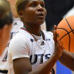 Queen Ulabo playing for UTSA women's basketball against UAB on Dec. 31, 2022, at the Convocation Center. - photo by Joe Alexander