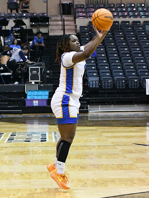 Jaedyn Dunn. St. Mary's women's basketball beat Arkansas-Fort Smith 59-57 on Thursday, Jan. 18, 2024, at Greehey Arena. - photo by Joe Alexander