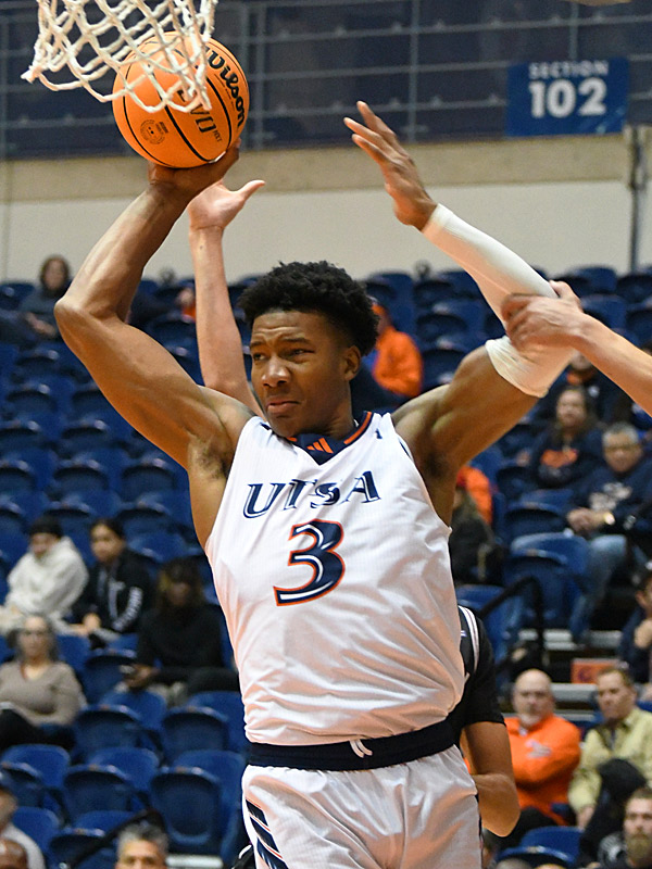 UTSA's Trey Edmonds playing against McMurry on Oct. 30, 2023, at the Convocation Center. - photo by Joe Alexander