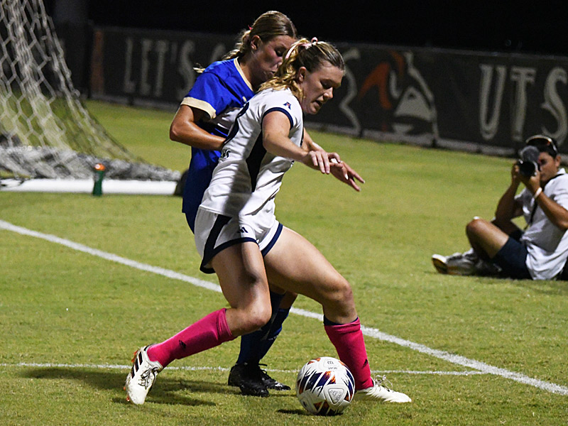 Zoe May. UTSA women's soccer lost to Tulsa 2-1 on Thursday, Oct. 10, 2024, at Park West Athletics Complex. - photo by Joe Alexander
