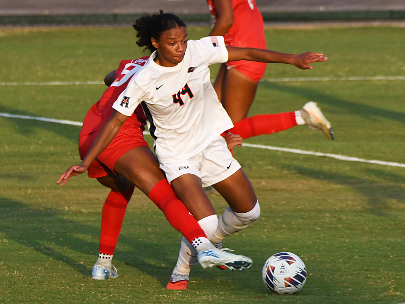 UTSA senior forward Izzy Lane playing against Houston in the Roadrunners' women's soccer season opener on Thursday, Aug. 14, 2025, at Park West Athletics Complex. - photo by Joe Alexander