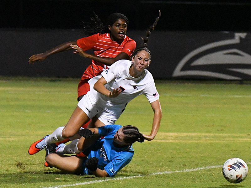 Ava Jackson's attack in the final minute as UTSA tied with Houston 0-0 in the women's soccer season opener on Thursday night, Aug. 14, 2025, at Park West Athletics Complex. - photo by Joe Alexander