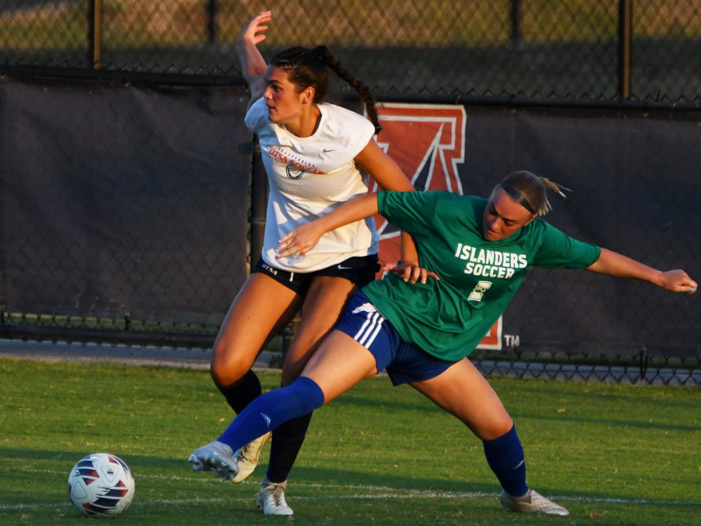 UTSA beat A&M-Corpus Christi 6-0 in a women's soccer exhibition on Sunday, Aug. 3, 2025, at UTSA Park West. - photo by Joe Alexander