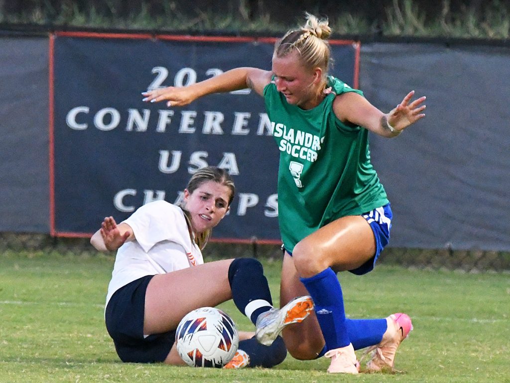 UTSA beat A&M-Corpus Christi 6-0 in a women's soccer exhibition on Sunday, Aug. 3, 2025, at UTSA Park West. - photo by Joe Alexander