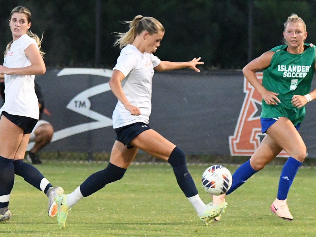 UTSA beat A&M-Corpus Christi 6-0 in a women's soccer exhibition on Sunday, Aug. 3, 2025, at UTSA Park West. - photo by Joe Alexander