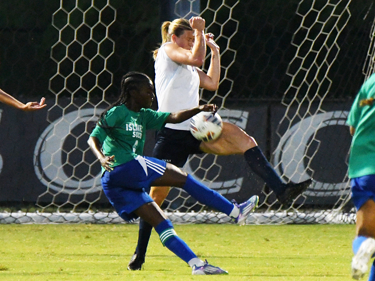 UTSA beat A&M-Corpus Christi 6-0 in a women's soccer exhibition on Sunday, Aug. 3, 2025, at UTSA Park West. - photo by Joe Alexander
