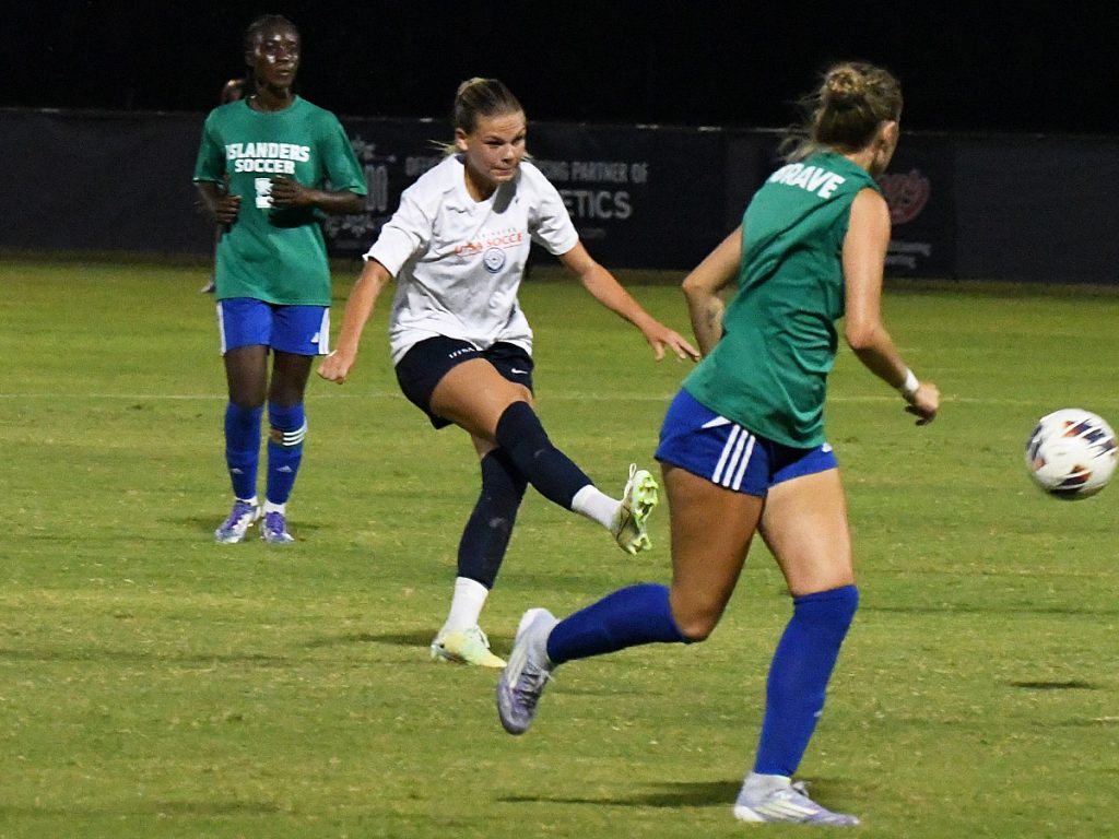 UTSA beat A&M-Corpus Christi 6-0 in a women's soccer exhibition on Sunday, Aug. 3, 2025, at UTSA Park West. - photo by Joe Alexander
