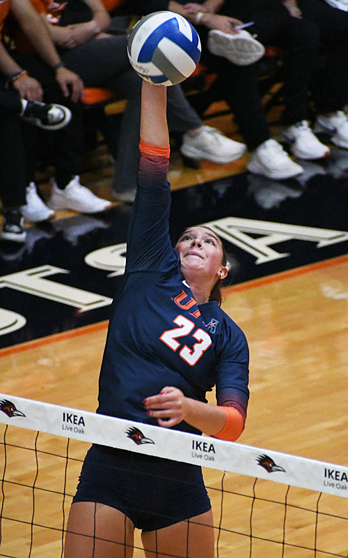 Brooke Elliott had 11 kills as UTSA beat East Carolina 3-0 in American Athletic Conference volleyball on Sunday, Oct. 19, 2025, at the Convocation Center. - photo by Joe Alexander