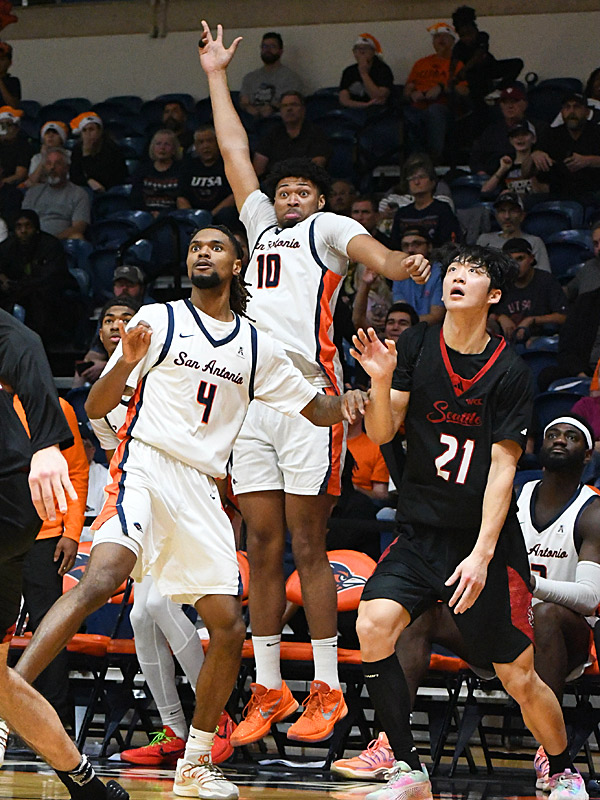 Mo Njie, Brent Moss. Seattle beat UTSA 71-68 in non-conference men's basketball on Monday, Dec. 22, 2025, at the Convocation Center. - photo by Joe Alexander