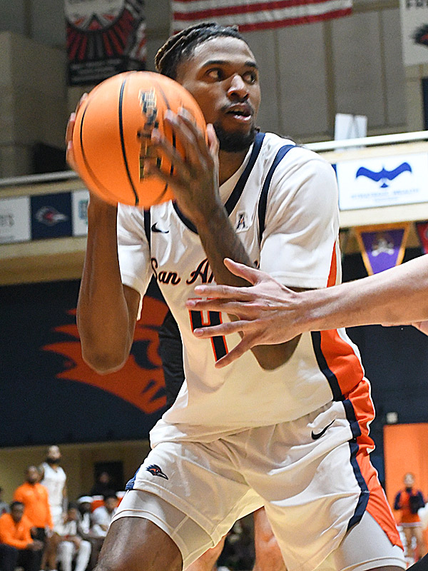 Brent Moss. Seattle beat UTSA 71-68 in non-conference men's basketball on Monday, Dec. 22, 2025, at the Convocation Center. - photo by Joe Alexander