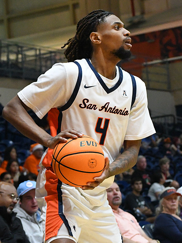 Brent Moss. Seattle beat UTSA 71-68 in non-conference men's basketball on Monday, Dec. 22, 2025, at the Convocation Center. - photo by Joe Alexander