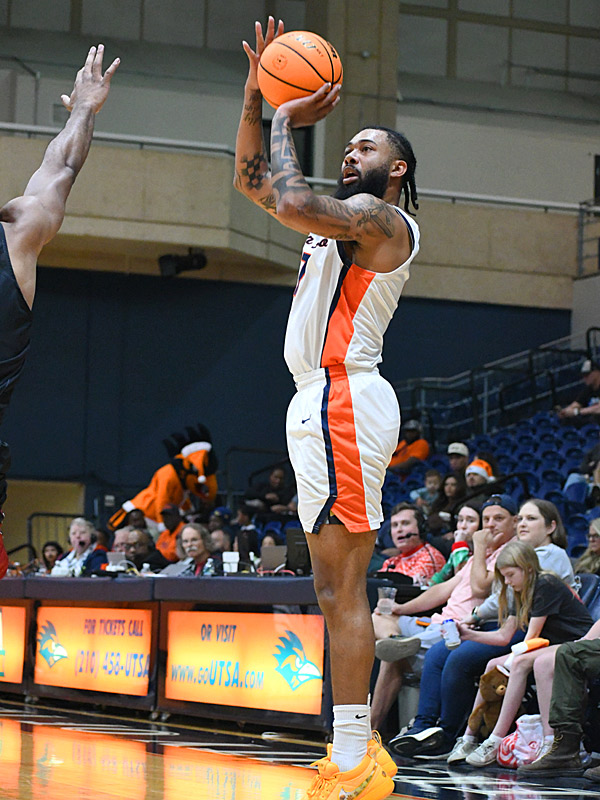 Jamir Simpson. Seattle beat UTSA 71-68 in non-conference men's basketball on Monday, Dec. 22, 2025, at the Convocation Center. - photo by Joe Alexander