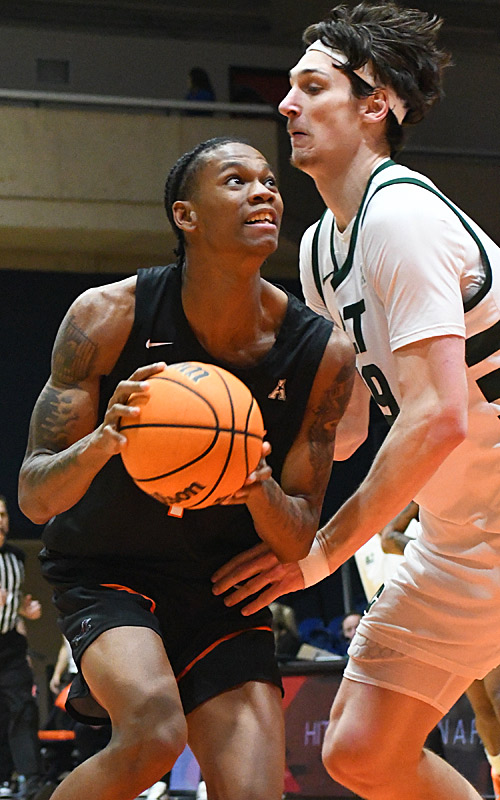 Kaidon Rayfield. Charlotte beat UTSA 74-58 in American Conference men's basketball on Wednesday, Jan. 7, 2026, at the Convocation Center.