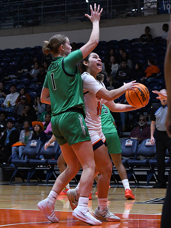 Adriana Robles. UTSA beat North Texas 66-64 in American Conference women's basketball on Wednesday, Jan. 28, 2026, at the Convocation Center. - photo by Joe Alexander