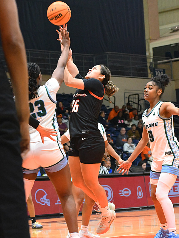 Adriana Robles. UTSA beat Tulane 65-63 in their American Athletic Conference women's basketball opener on Tuesday, Dec. 30, 2025, at the Convocation Center. - photo by Joe Alexander