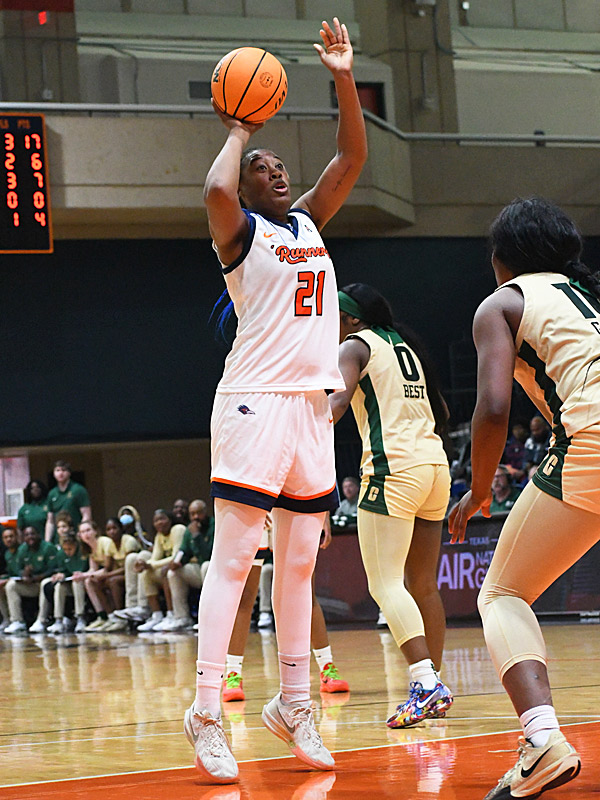 Cheyenne Rowe. UTSA beat Charlotte 69-63 in American Conference women's basketball on Saturday, Jan. 10, 2026, at the Convocation Center. - photo by Joe Alexander