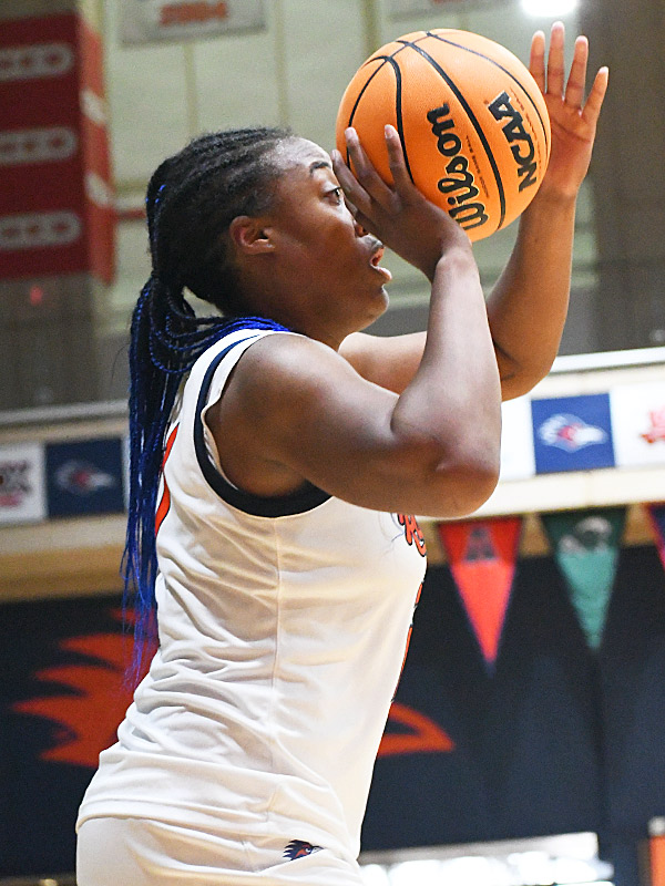 Cheyenne Rowe. UTSA beat Charlotte 69-63 in American Conference women's basketball on Saturday, Jan. 10, 2026, at the Convocation Center. - photo by Joe Alexander