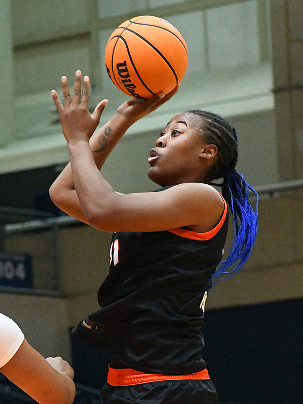 Cheyenne Rowe. UTSA beat Tulane 65-63 in their American Athletic Conference women's basketball opener on Tuesday, Dec. 30, 2025, at the Convocation Center. - photo by Joe Alexander