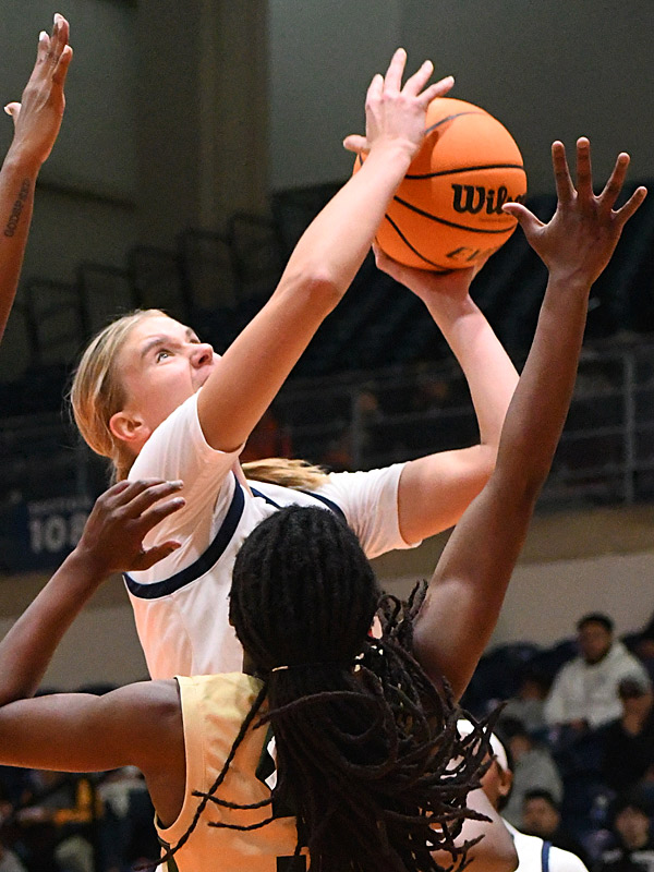 Emilia Dannebauer. UTSA beat Charlotte 69-63 in American Conference women's basketball on Saturday, Jan. 10, 2026, at the Convocation Center. - photo by Joe Alexander