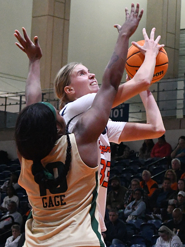 Emilia Dannebauer. UTSA beat Charlotte 69-63 in American Conference women's basketball on Saturday, Jan. 10, 2026, at the Convocation Center. - photo by Joe Alexander