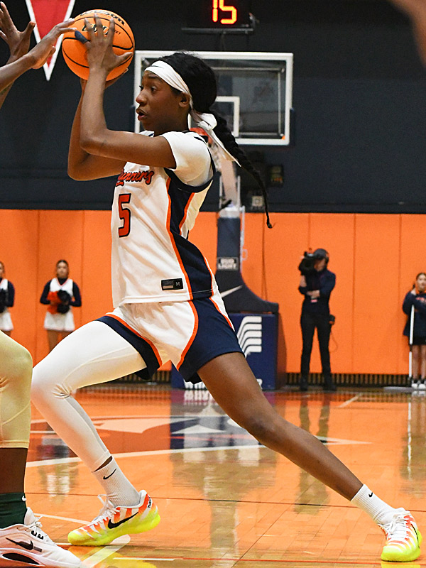 Mia Hammonds. UTSA beat Charlotte 69-63 in American Conference women's basketball on Saturday, Jan. 10, 2026, at the Convocation Center. - photo by Joe Alexander