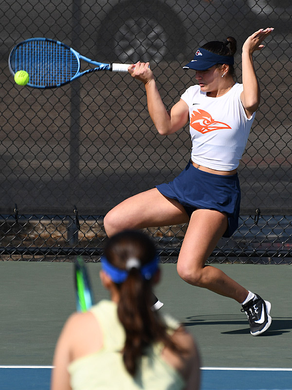 UTSA's Natalia Castaneda Guerrero and Giuliana Giardina def. St. Mary's Janel Ospanova and Selina Wu 6-4 at No. 1 doubles on Thursday, Jan. 22, 2026, at UTSA tennis center.