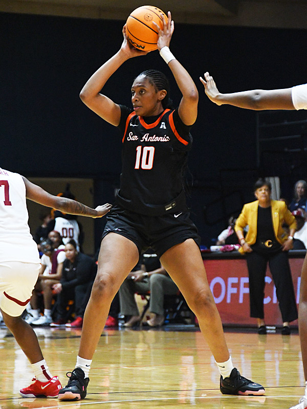 Sanaa Bean. UTSA beat Temple 52-43 in American Conference women's basketball on Tuesday, Feb. 10, 2026, at the Convocation Center. - photo by Joe Alexander