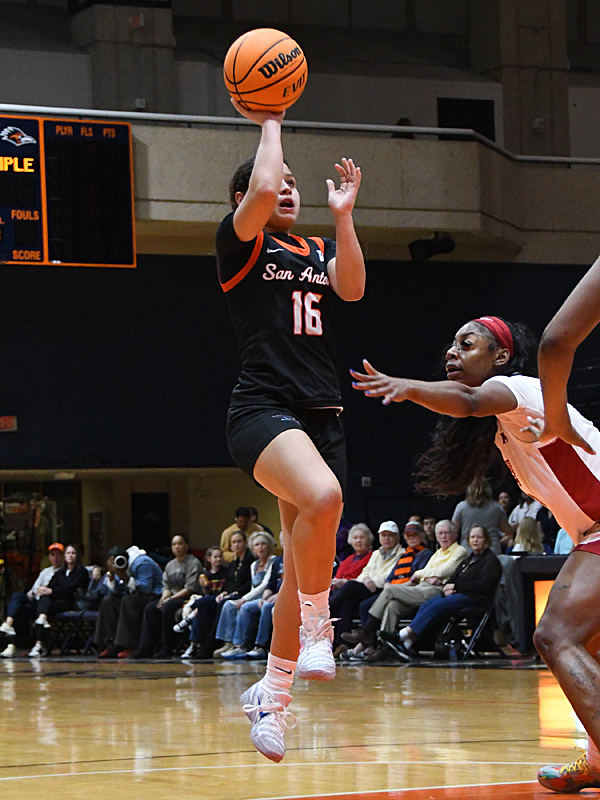 Adriana Robles. UTSA beat Temple 52-43 in American Conference women's basketball on Tuesday, Feb. 10, 2026, at the Convocation Center. - photo by Joe Alexander