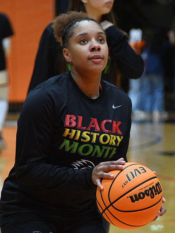 UTSA's Ereauna Hardaway in one of the t-shirts the Roadrunners wore for warm-ups in honor of Black History Month. UTSA beat Temple 52-43 in American Conference women's basketball on Tuesday, Feb. 10, 2026, at the Convocation Center. - photo by Joe Alexander