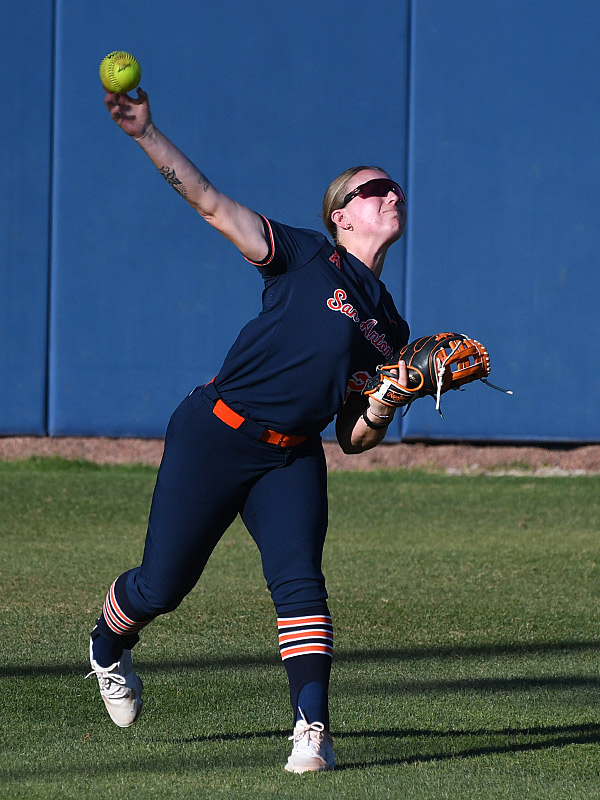 Samantha Mundine. No. 25-ranked Washington beat UTSA 17-0 in a 5-inning run-rule game in the Roadrunners' season opener on Friday, Feb. 6, 2026, at Roadrunner Field. - photo by Joe Alexander
