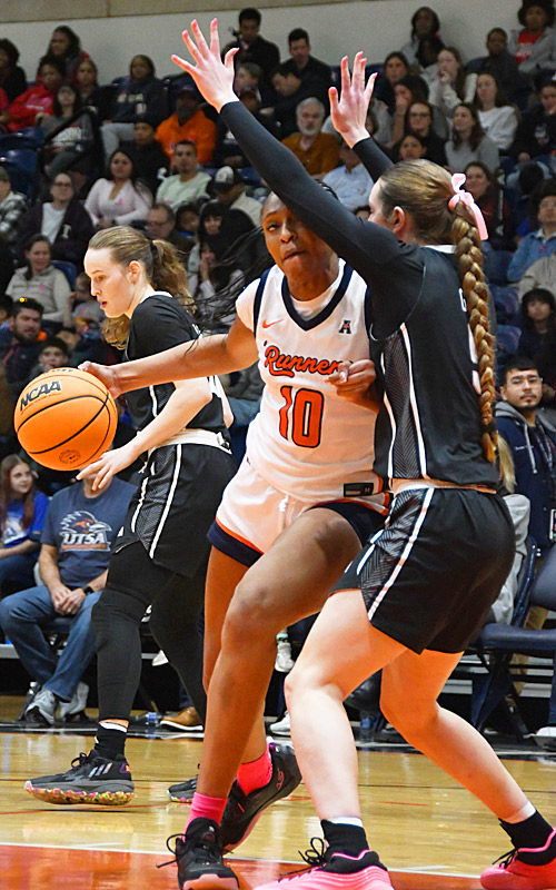 Sanaa Bean. Rice beat UTSA 65-55 in American Conference women's basketball on Saturday, Jan. 31, 2026, at the Convocation Center. - Photo by Joe Alexander