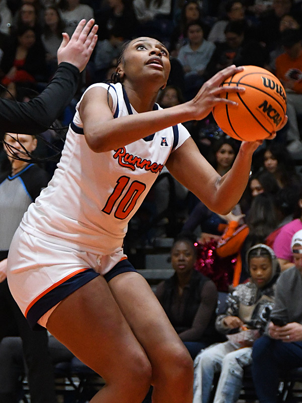 Sanaa Bean. Rice beat UTSA 65-55 in American Conference women's basketball on Saturday, Jan. 31, 2026, at the Convocation Center. - Photo by Joe Alexander