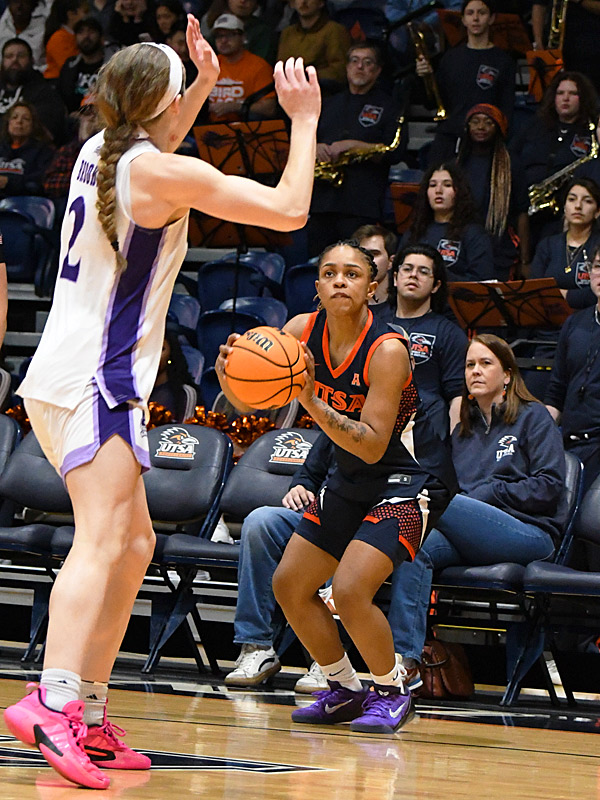 Jayda Holiman. East Carolina beat UTSA 65-58 in American Conference women's basketball on Tuesday, Jan. 20, 2026, at the Convocation Center. - Photo by Joe Alexander