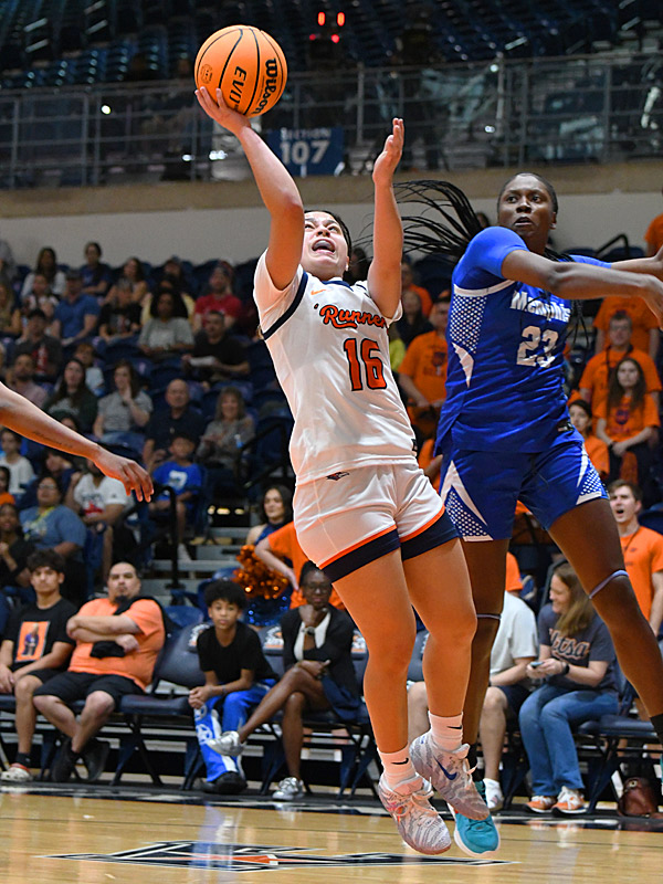 Adriana Robles. UTSA beat Memphis 67-55 in American Conference women's basketball on Sunday, March 1, 2026, at the Convocation Center. - Photo by Joe Alexander