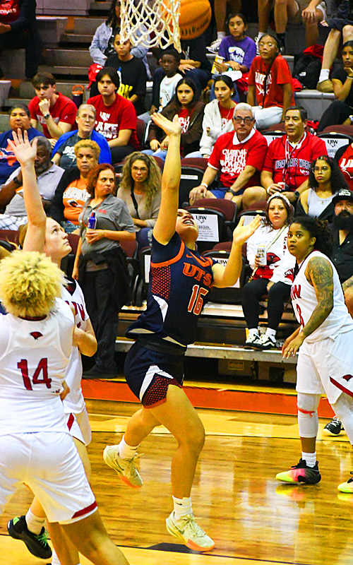 Adriana Robles. UTSA women's basketball beat Incarnate Word 74-57 on Wednesday, Nov. 19, 2025, at UIW. - Photo by Joe Alexander