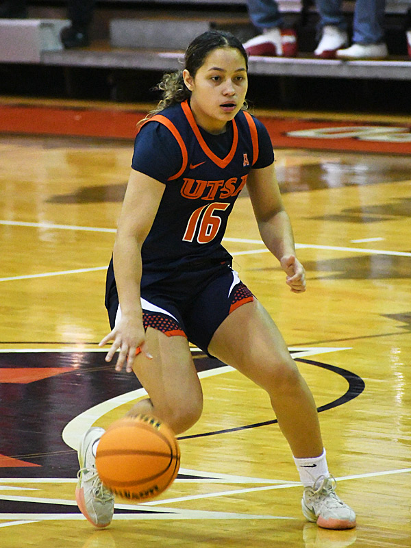 Adriana Robles. UTSA women's basketball beat Incarnate Word 74-57 on Wednesday, Nov. 19, 2025, at UIW. - Photo by Joe Alexander