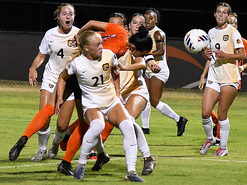 Sadie Paul (17) scored UTSA's second goal in Thursday's 2-0 women's soccer victory over Colorado College at Park West. - photo by Joe Alexander