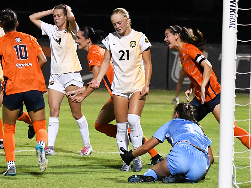 Sadie Paul (17) scored UTSA's second goal in Thursday's 2-0 women's soccer victory over Colorado College at Park West. - photo by Joe Alexander