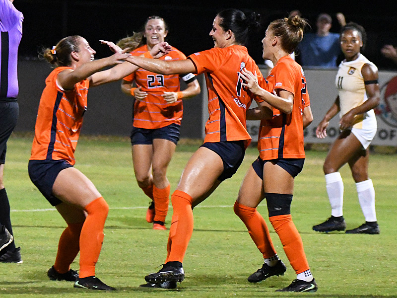 Sadie Paul (17) scored UTSA's second goal in Thursday's 2-0 women's soccer victory over Colorado College at Park West. - photo by Joe Alexander