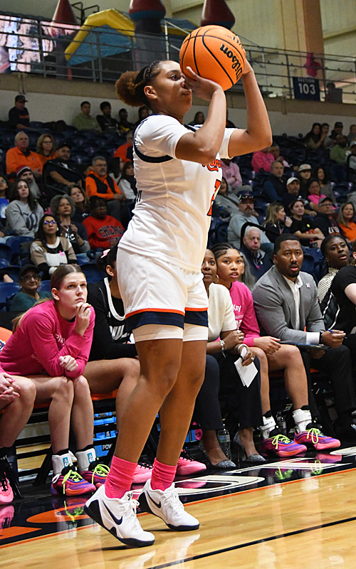 UTSA's Ereauna Hardaway scored 10 points against Rice on Saturday. Rice beat UTSA 65-55 in American Conference women's basketball on Saturday, Jan. 31, 2026, at the Convocation Center. - Photo by Joe Alexander