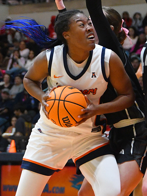 Cheyenne Rowe. Rice beat UTSA 65-55 in American Conference women's basketball on Saturday, Jan. 31, 2026, at the Convocation Center. - Photo by Joe Alexander