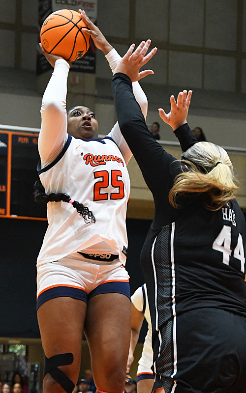 Idara Udo. Rice beat UTSA 65-55 in American Conference women's basketball on Saturday, Jan. 31, 2026, at the Convocation Center. - Photo by Joe Alexander