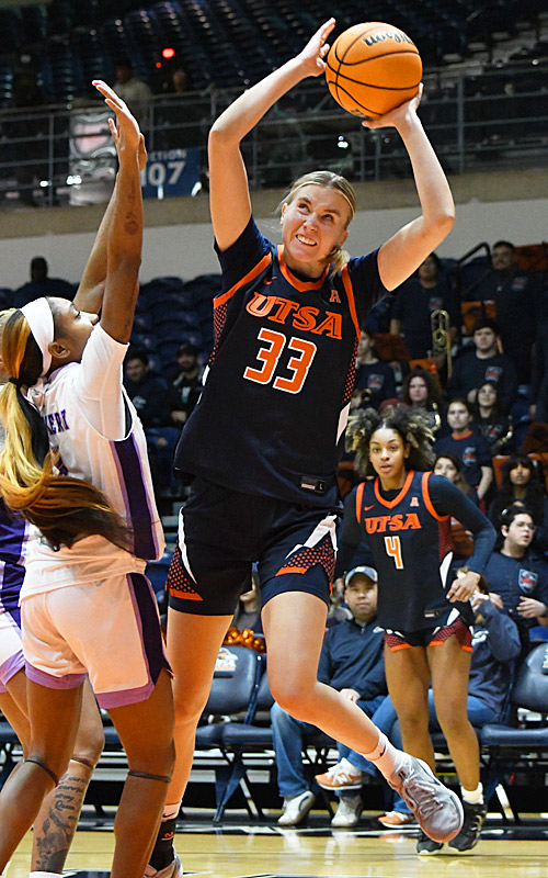 Emilia Dannebauer. East Carolina beat UTSA 65-58 in American Conference women's basketball on Tuesday, Jan. 20, 2026, at the Convocation Center. - Photo by Joe Alexander