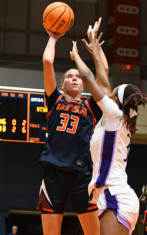 Emilia Dannebauer. East Carolina beat UTSA 65-58 in American Conference women's basketball on Tuesday, Jan. 20, 2026, at the Convocation Center. - Photo by Joe Alexander